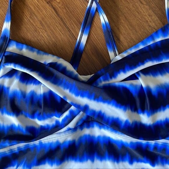 Athleta Del Mar Twister Tankini Size 32 D/DD - Picture 3 of 5